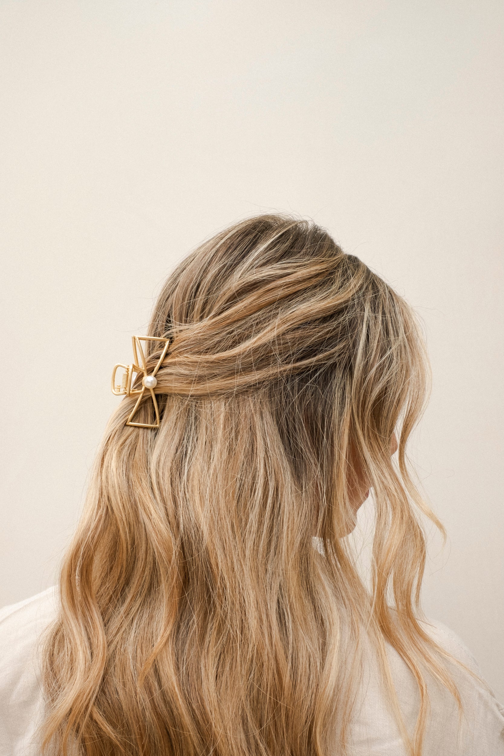 Pearl Bow Clip